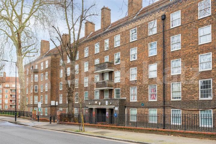 recently decorated 1 bedroom property within close proximity to Hackney Downs  Pembury Road, Hackney